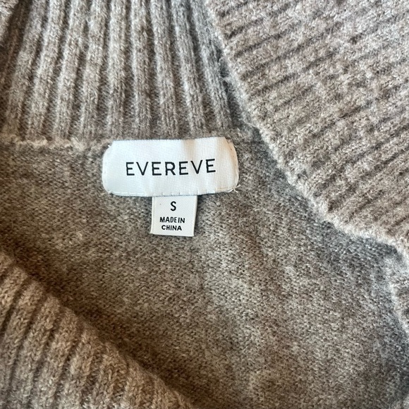 ** Evereve Women's Vneck cross long sleeve sweater Small Gray Beige - Picture 9 of 10
